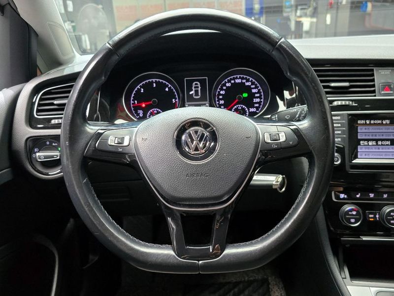 2015 Volkswagen Golf 2.0 TDI photo 13