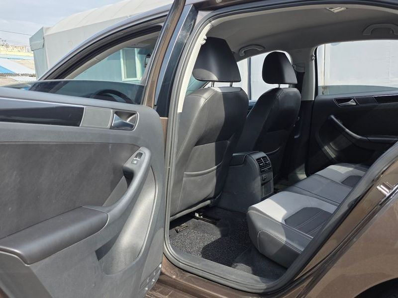 2015 Volkswagen Jetta 2.0 TDI BlueMotion 6th photo 18