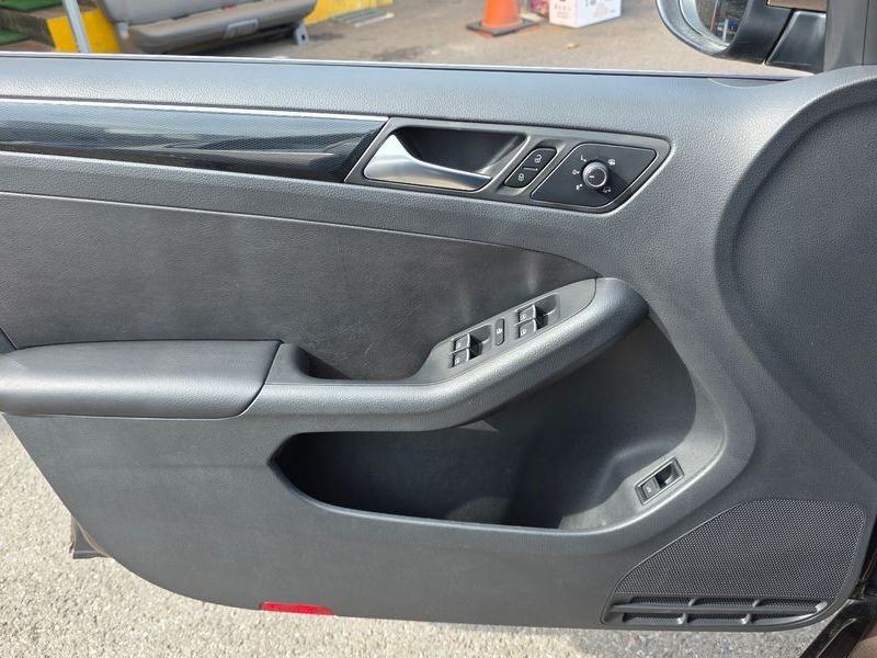 2015 Volkswagen Jetta 2.0 TDI BlueMotion 6th photo 24