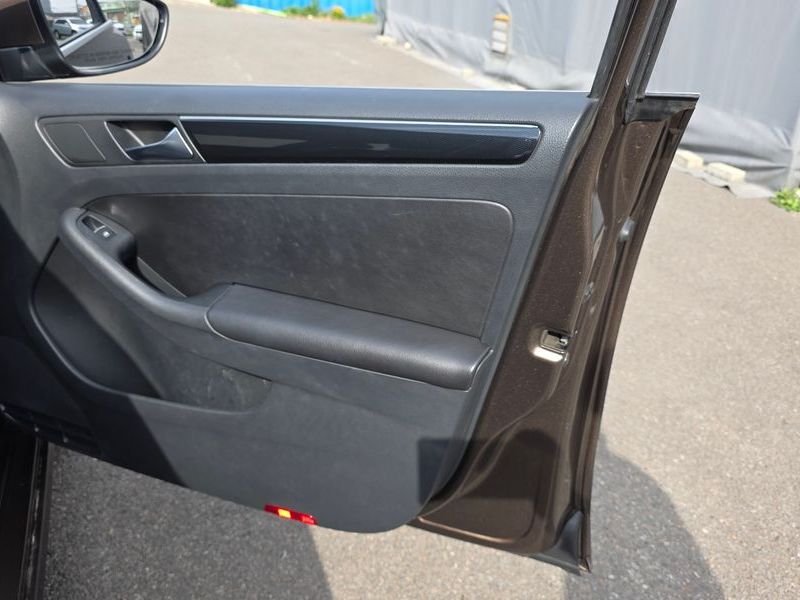 2015 Volkswagen Jetta 2.0 TDI BlueMotion 6th photo 25