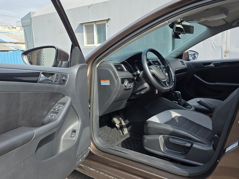 2015 Volkswagen Jetta 2.0 TDI BlueMotion 6th photo 26