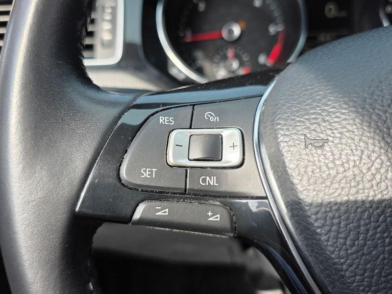 2015 Volkswagen Jetta 2.0 TDI BlueMotion 6th photo 30