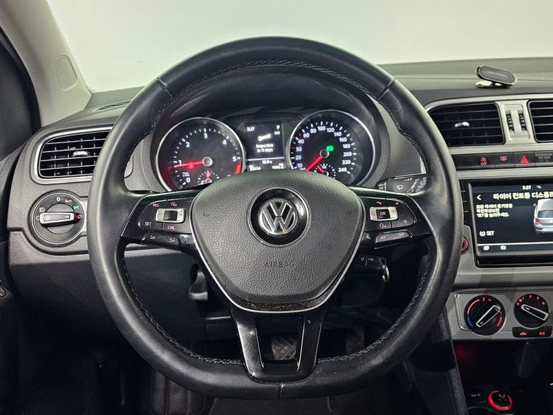 2015 Volkswagen Polo 1.4 TDI R-Line 5th photo 13