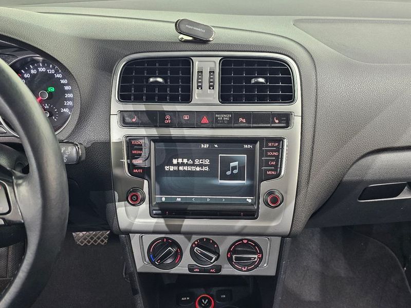 2015 Volkswagen Polo 1.4 TDI R-Line 5th photo 16