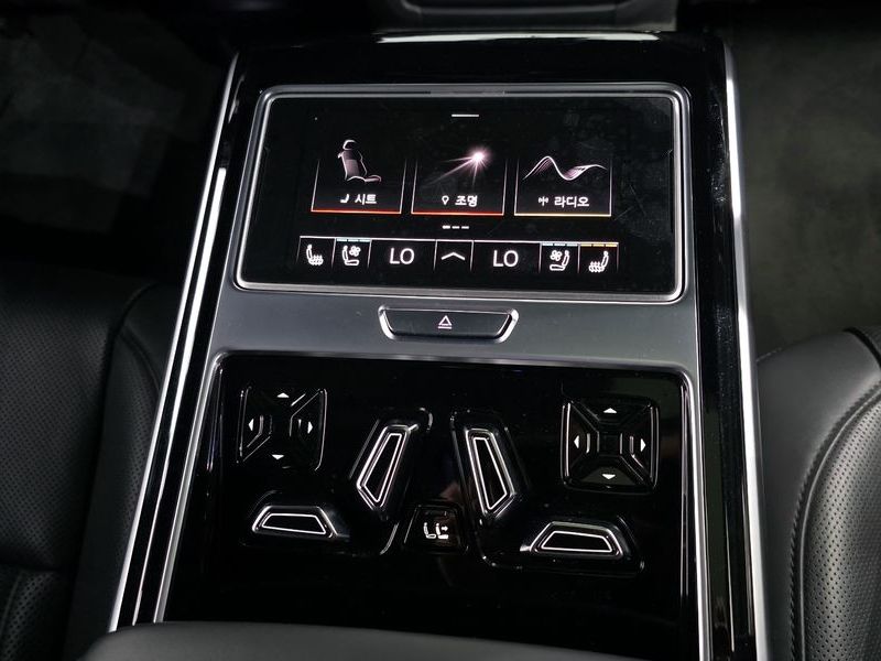 2021 Audi A8 55 TFSI Quattro LWB photo 18