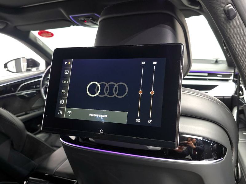 2021 Audi A8 55 TFSI Quattro LWB photo 19