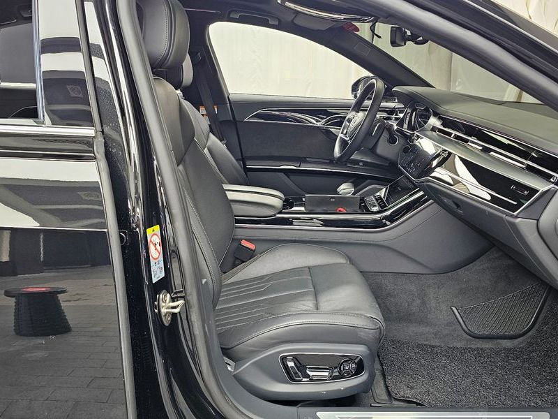 2021 Audi A8 55 TFSI Quattro LWB photo 11