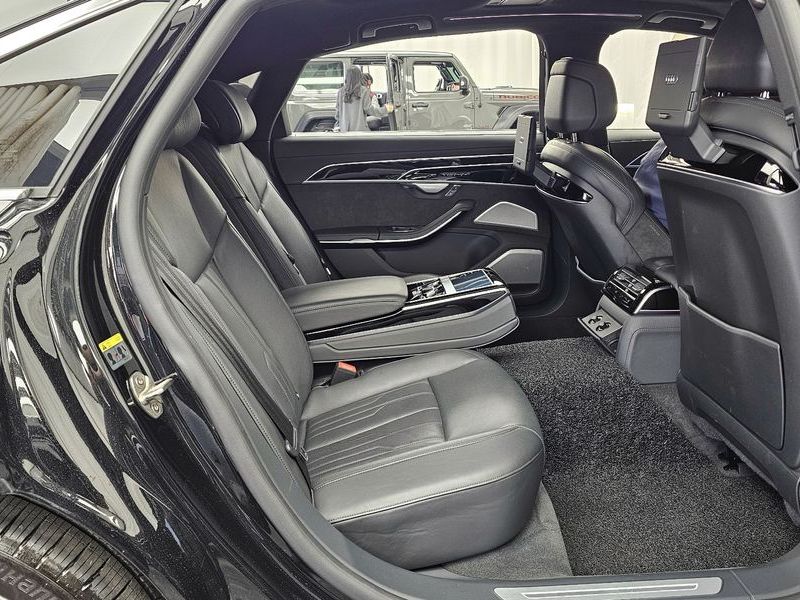 2021 Audi A8 55 TFSI Quattro LWB photo 12