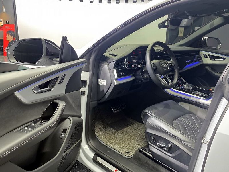2023 Audi Q8 55 TFSI Quattro Premium photo 10