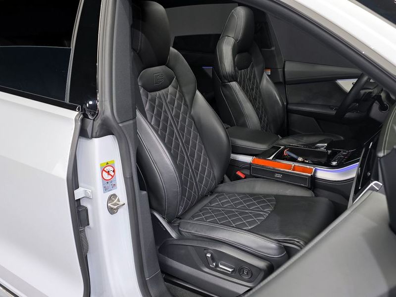2023 Audi Q8 55 TFSI Quattro Premium photo 12