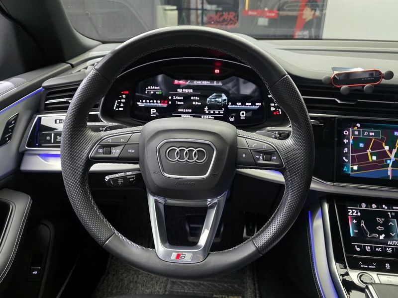 2023 Audi Q8 55 TFSI Quattro Premium photo 13