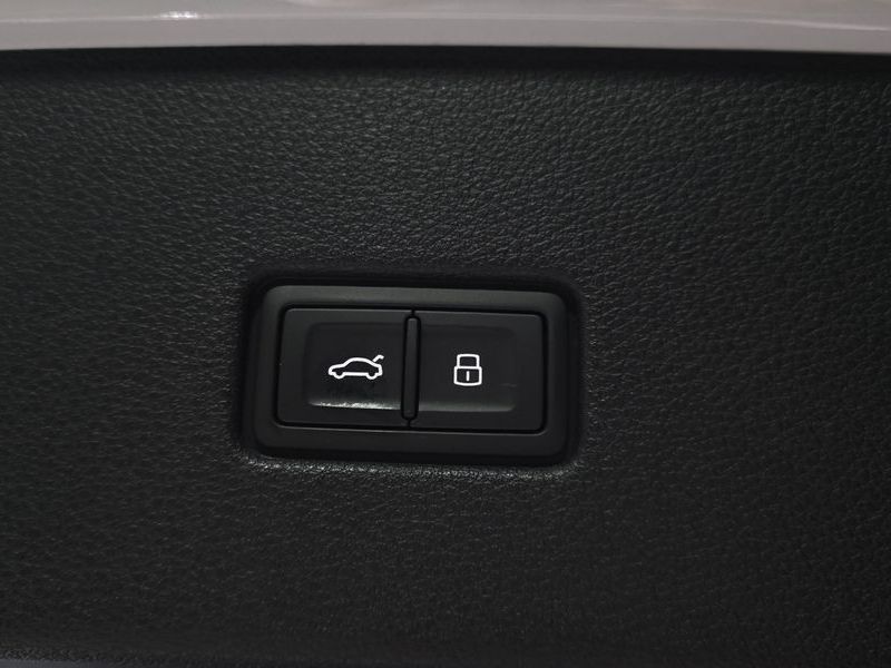 2023 Audi Q8 55 TFSI Quattro Premium photo 19