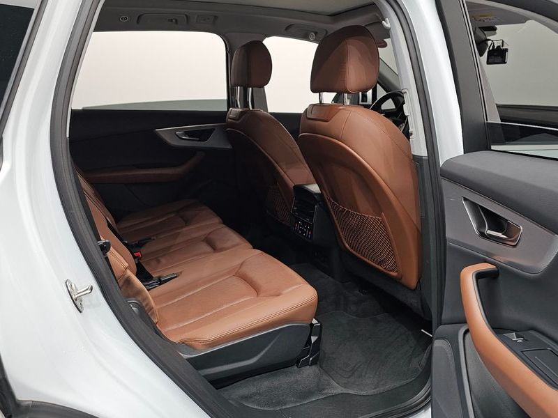 2021 Audi Q7 45 TDI Quattro photo 12