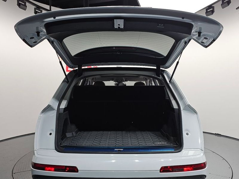 2021 Audi Q7 45 TDI Quattro photo 20