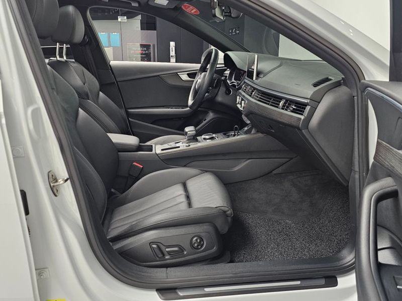 2019 Audi A4 40 TFSI Premium photo 11
