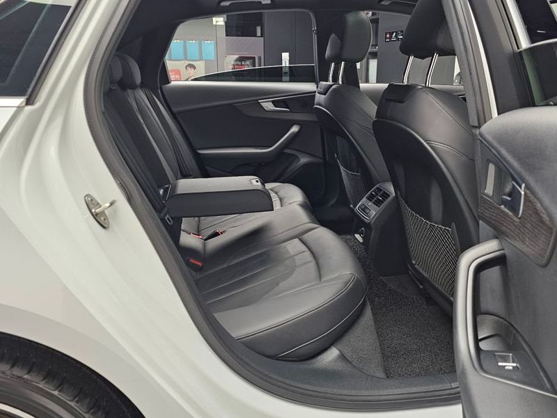 2019 Audi A4 40 TFSI Premium photo 12