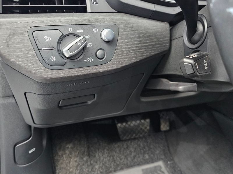2019 Audi A4 40 TFSI Premium photo 18