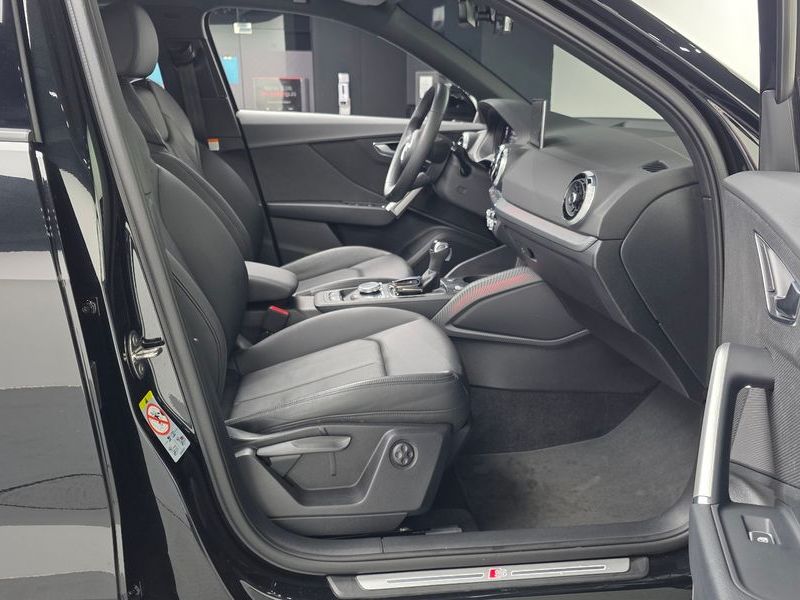 2023 Audi Q2 35 TDI Premium photo 11