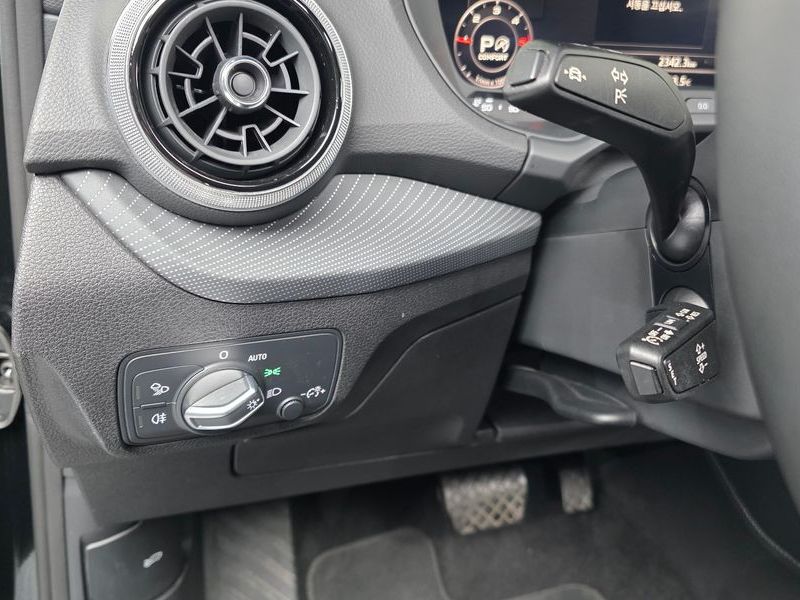 2023 Audi Q2 35 TDI Premium photo 18