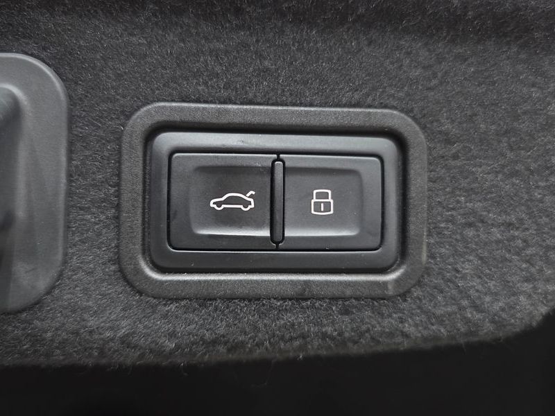 2015 Audi A8 50 TDI Quattro LWB D4 photo 19