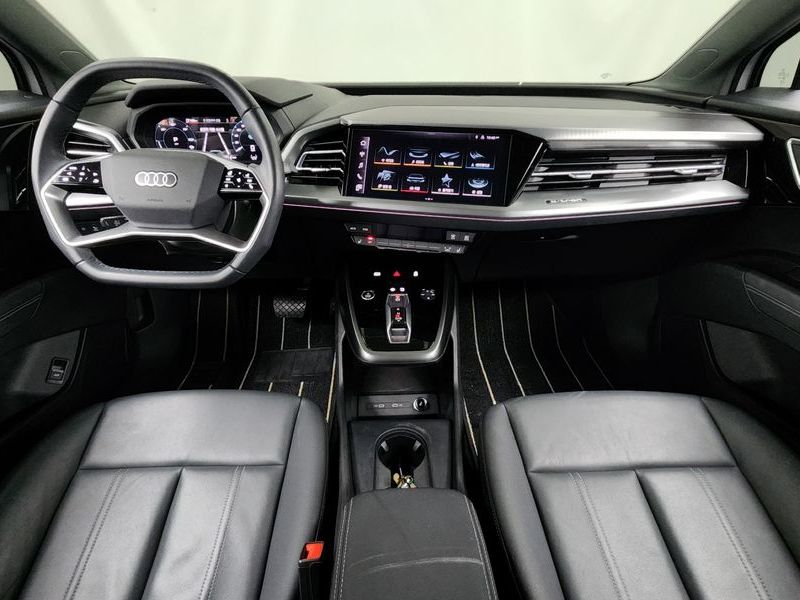 2023 Audi e-tron 40 Premium photo 7
