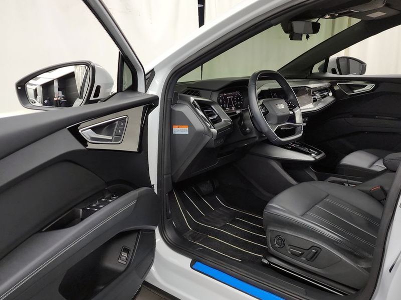 2023 Audi e-tron 40 Premium photo 10