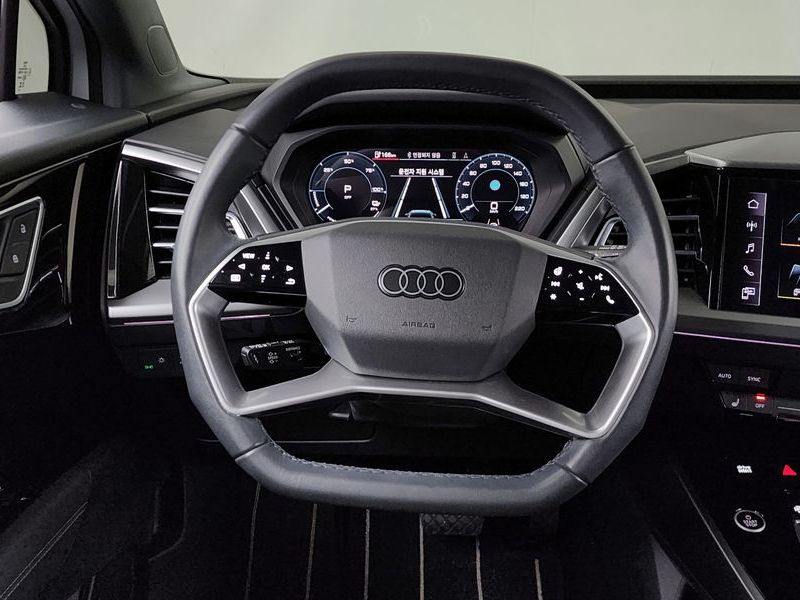 2023 Audi e-tron 40 Premium photo 13