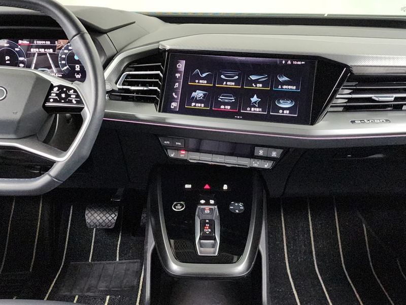 2023 Audi e-tron 40 Premium photo 14