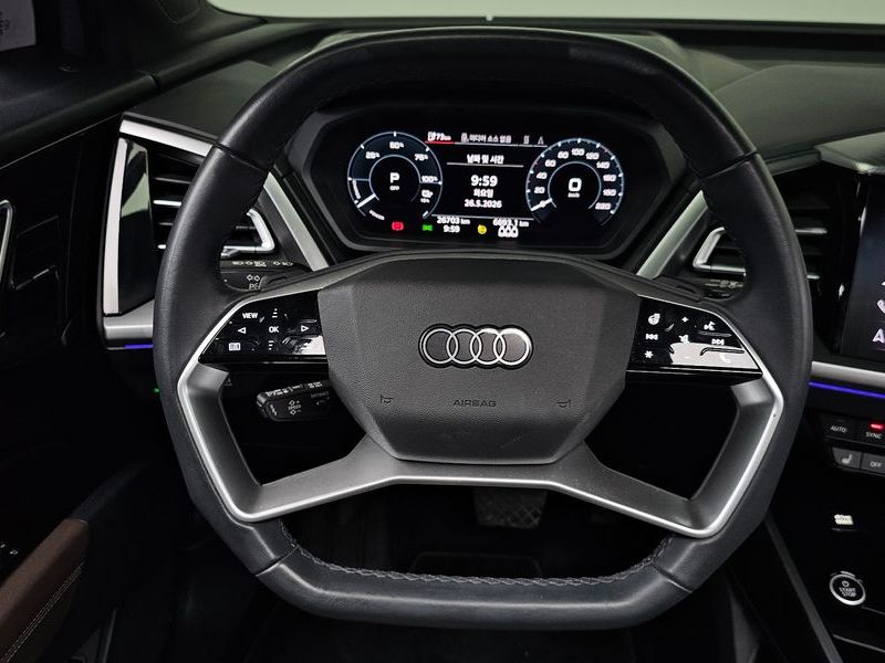 2023 Audi e-tron 40 Premium photo 13