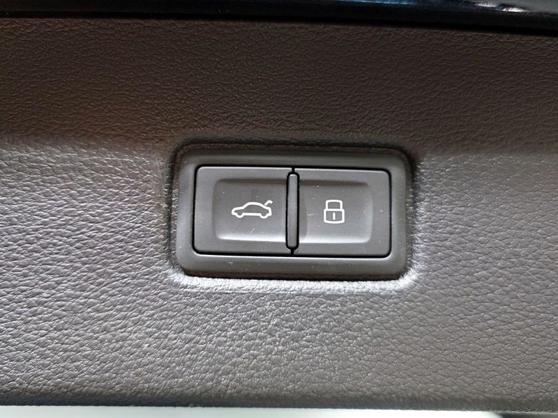 2021 Audi Q7 45 TDI Quattro Premium photo 18