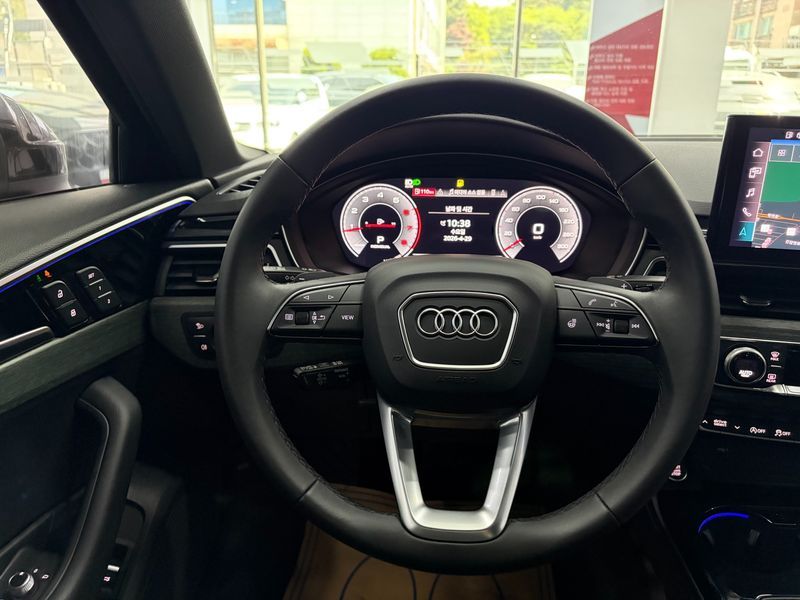 2023 Audi A4 40 TFSI Premium photo 12