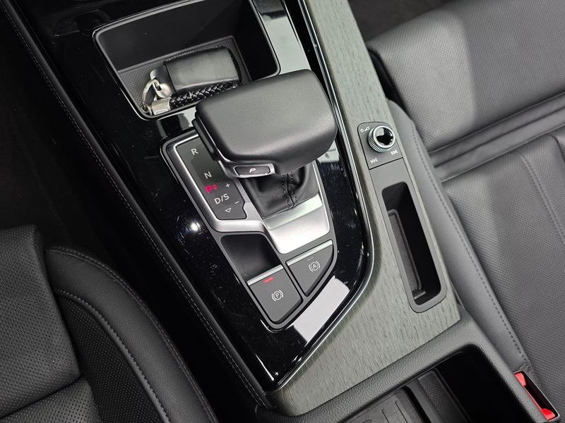 2023 Audi A4 45 TFSI Quattro Premium photo 9