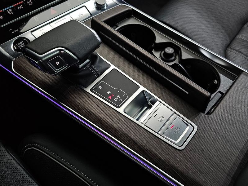 2025 Audi A6 45 TFSI Premium photo 9