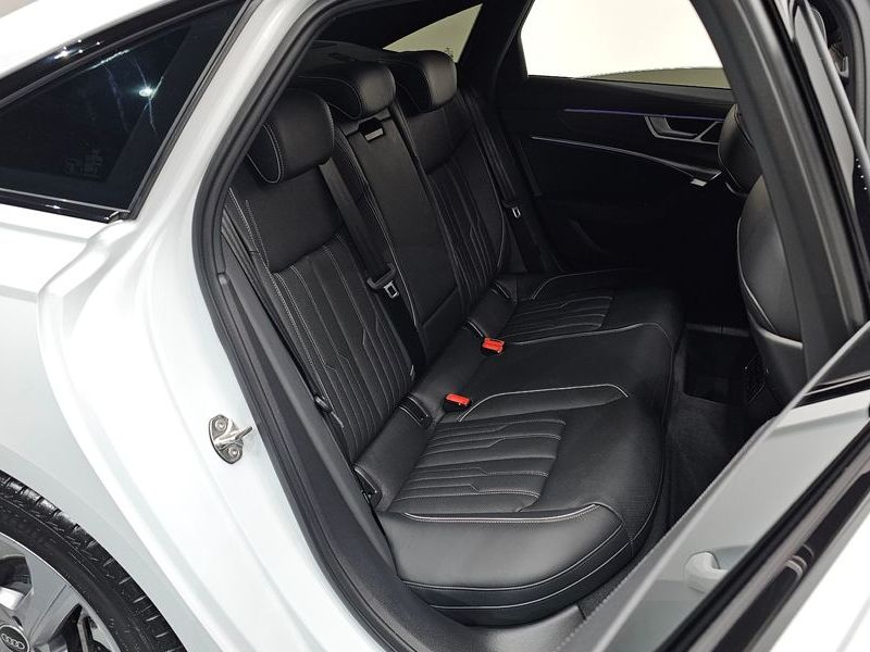 2025 Audi A6 45 TFSI Premium photo 12