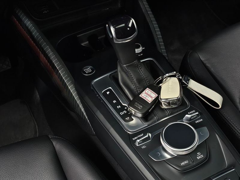 2023 Audi Q2 35 TDI photo 9