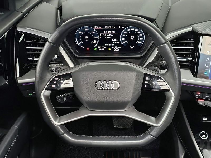 2023 Audi e-tron 40 Premium photo 14