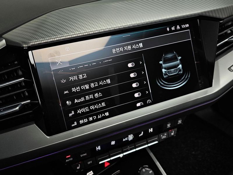 2023 Audi e-tron 40 Premium photo 18