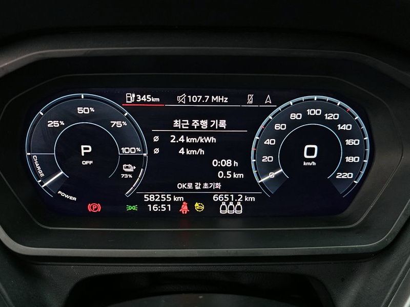 2022 Audi e-tron 40 Premium photo 8