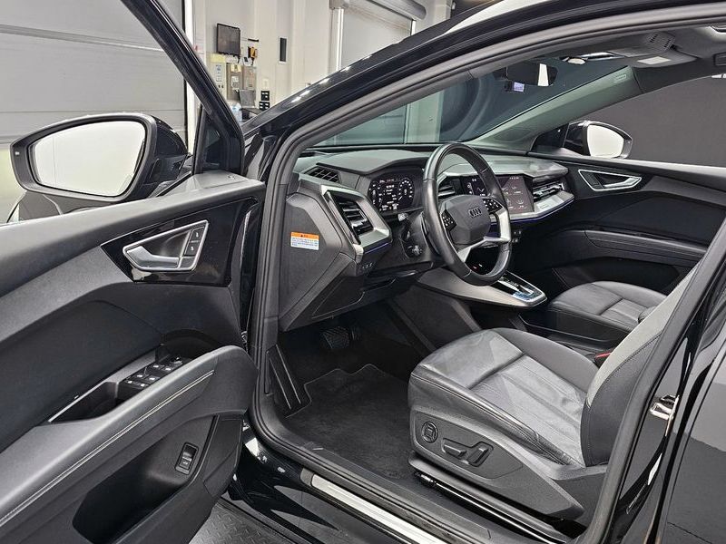 2022 Audi e-tron 40 Premium photo 10