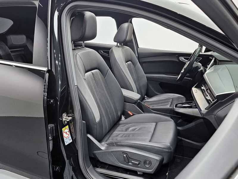 2022 Audi e-tron 40 Premium photo 12