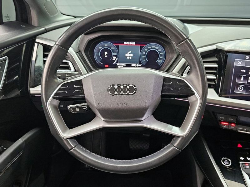 2022 Audi e-tron 40 Premium photo 13