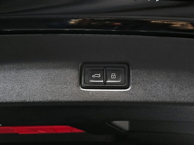 2022 Audi e-tron 40 Premium photo 18