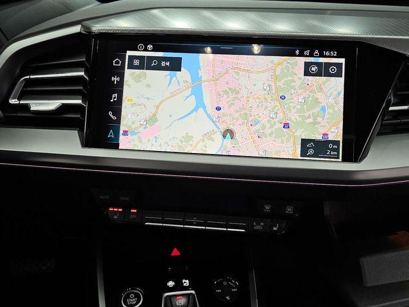 2022 Audi e-tron 40 Premium photo 19