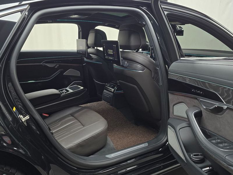 2023 Audi A8 55 TFSI Quattro Premium LWB photo 11
