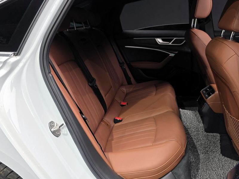 2023 Audi A6 45 TFSI Quattro Premium photo 12