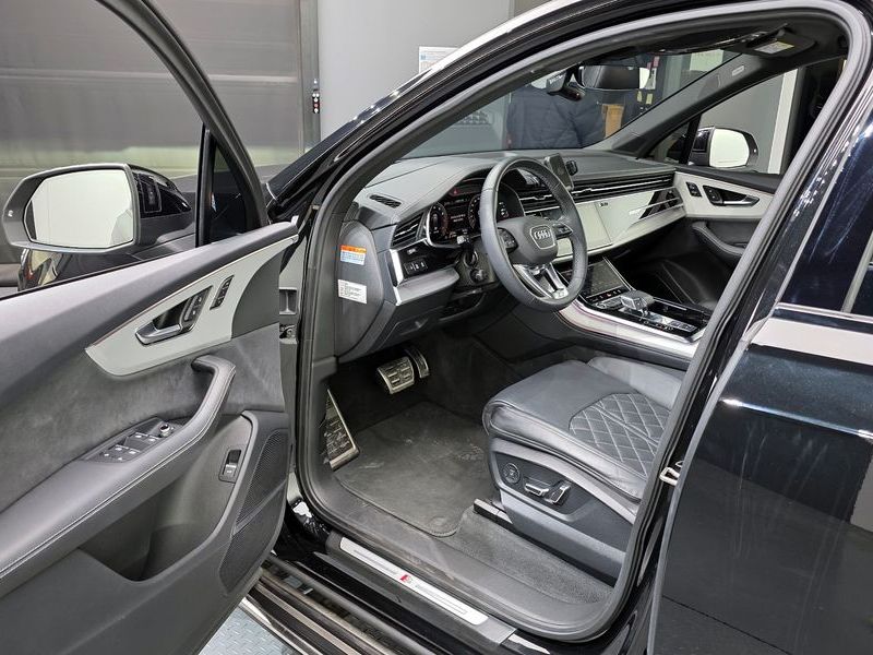 2023 Audi Q7 55 TFSI Quattro Premium photo 10