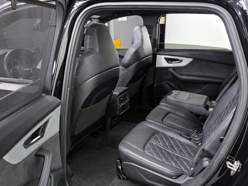 2023 Audi Q7 55 TFSI Quattro Premium photo 11
