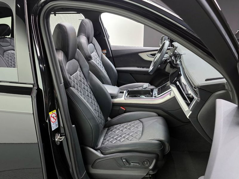 2023 Audi Q7 55 TFSI Quattro Premium photo 12