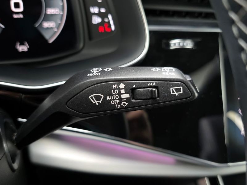 2023 Audi Q7 55 TFSI Quattro Premium photo 15