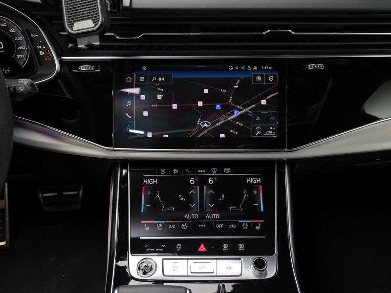 2023 Audi Q7 55 TFSI Quattro Premium photo 16